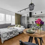 Wola - Location, Bus&trams Nearby - By Rentujemy Apartmán *
