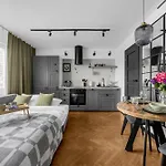 Apartmán Wola - Location, Bus&trams Nearby - By Rentujemy Varšava